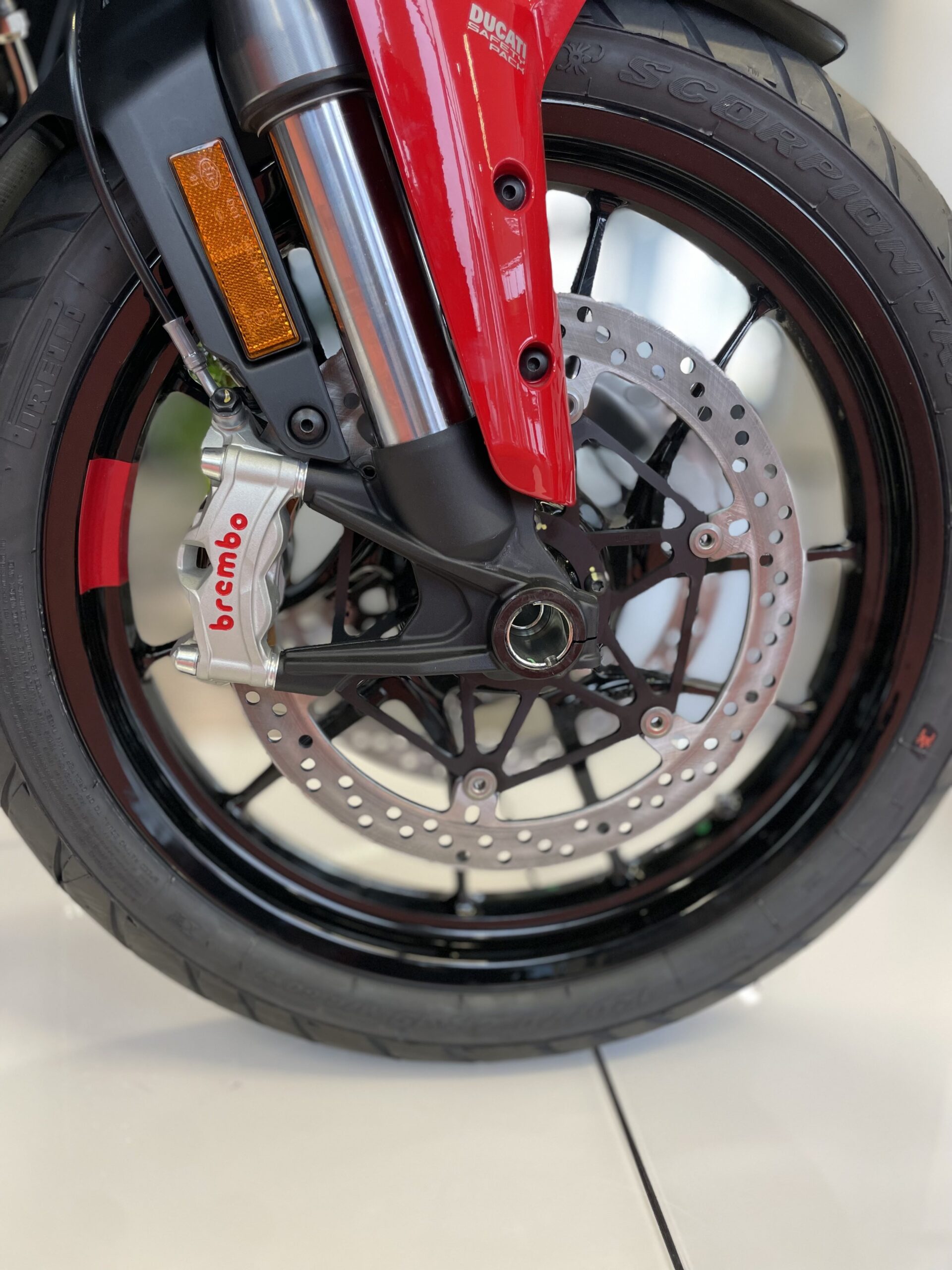 Alquilar Moto Ducati Costa Adeje Multistrada V4S 2024 desde 139€