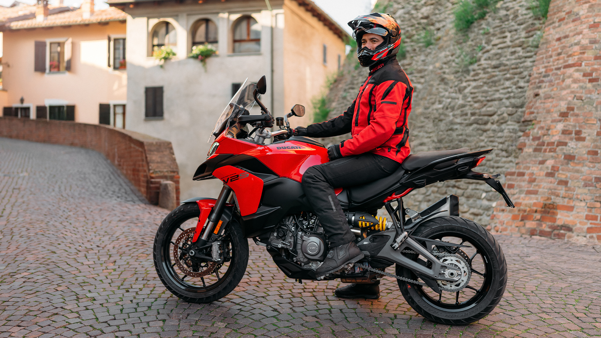 Alquilar Moto Ducati Tenerife